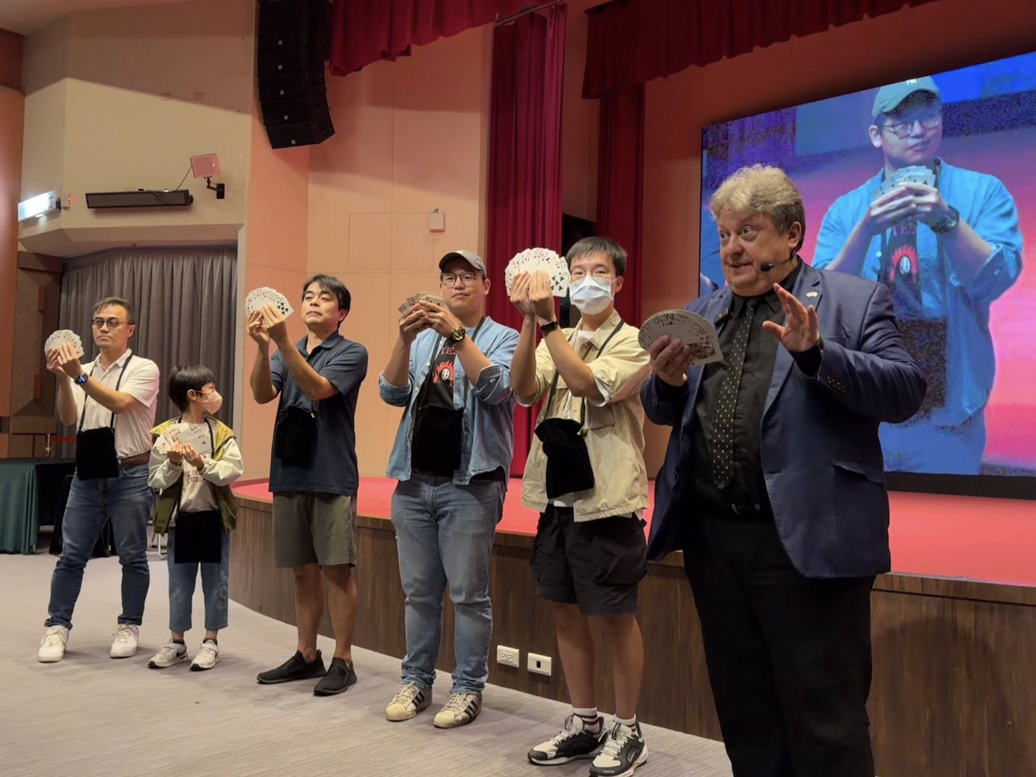 《2025 阿根廷牌王 Henry Evans 台灣專場》魔術秀觀後感 - 第2張圖